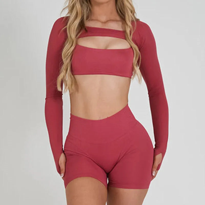 Conjunto 3 piezas rojo: sujetador de tirantes finos, top de manga larga y short a juego