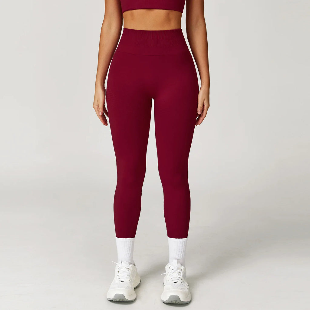 High-waisted active leggings in cherry red, ankle-length