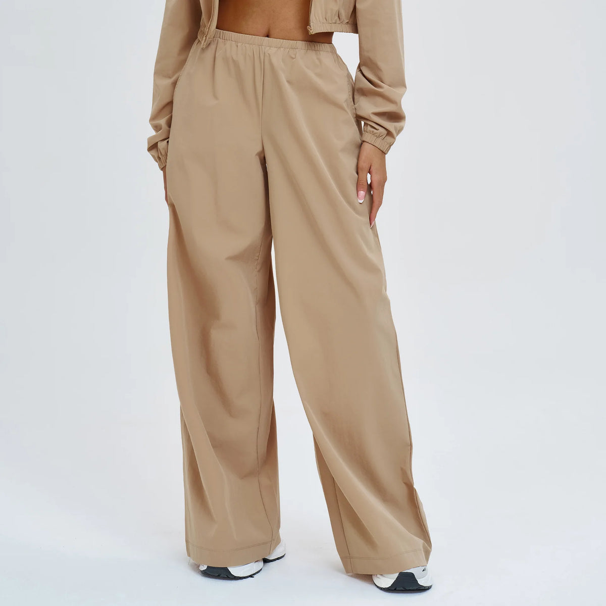 Women's wide-leg sports pants in latte beige with elastic waistband