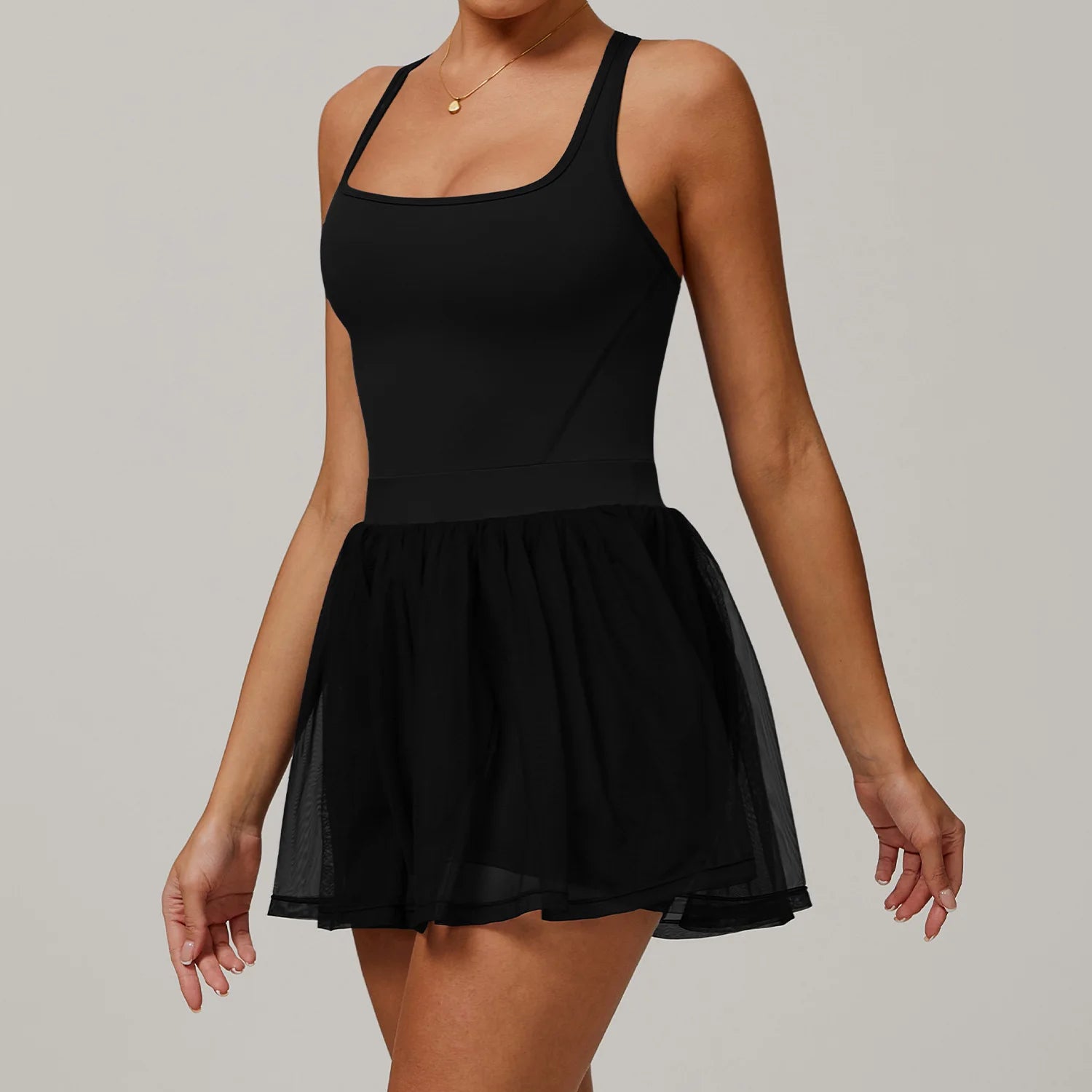 Badminton Bae Active Dress mit transparentem Tüllrock und Taschen, schwarz