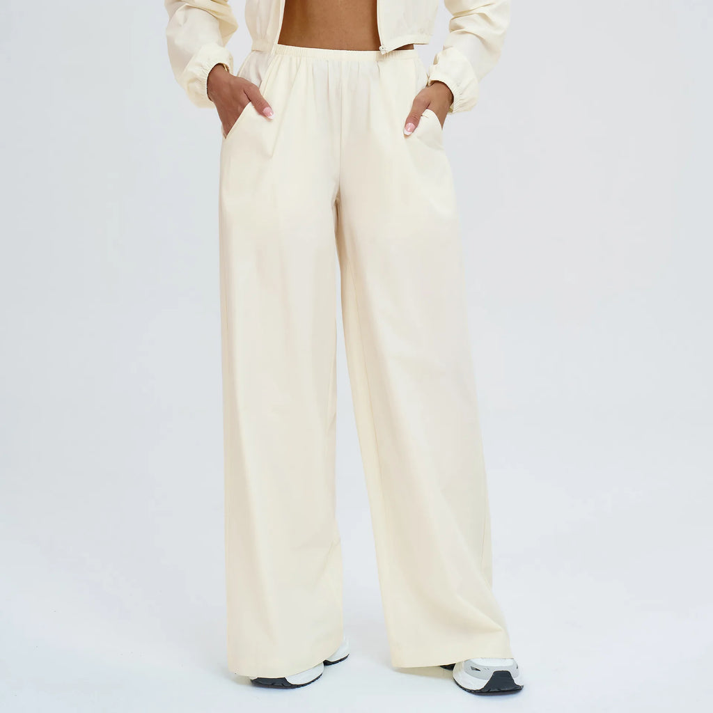 Women's wide-leg sports pants in cream with elastic waistband