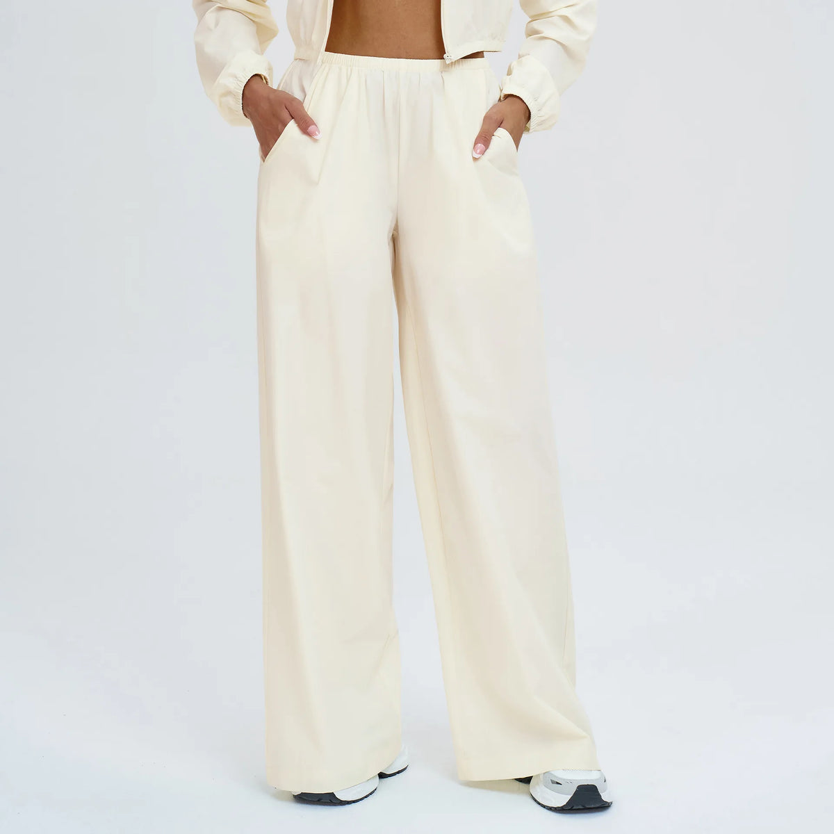 Women's wide-leg sports pants in cream with elastic waistband