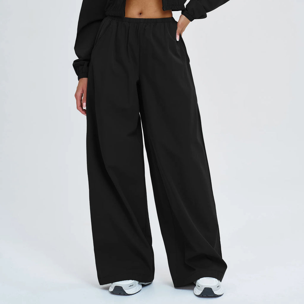 Women's wide-leg sports pants in black with elastic waistband