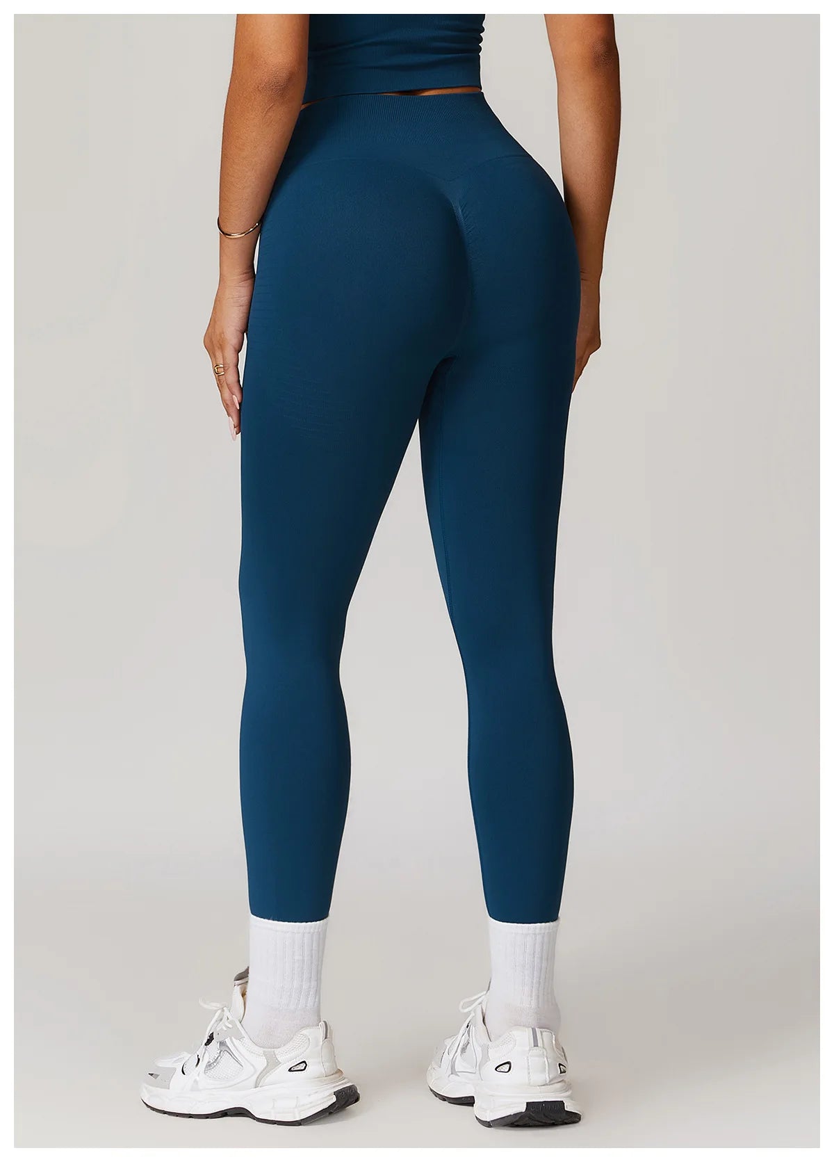 High-waisted active leggings in sea blue, back view, fitted ankle-length legs