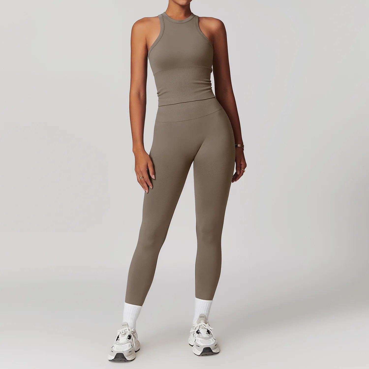 Tan ärmelloses Tanktop und Leggings im Set, körpernah geschnitten