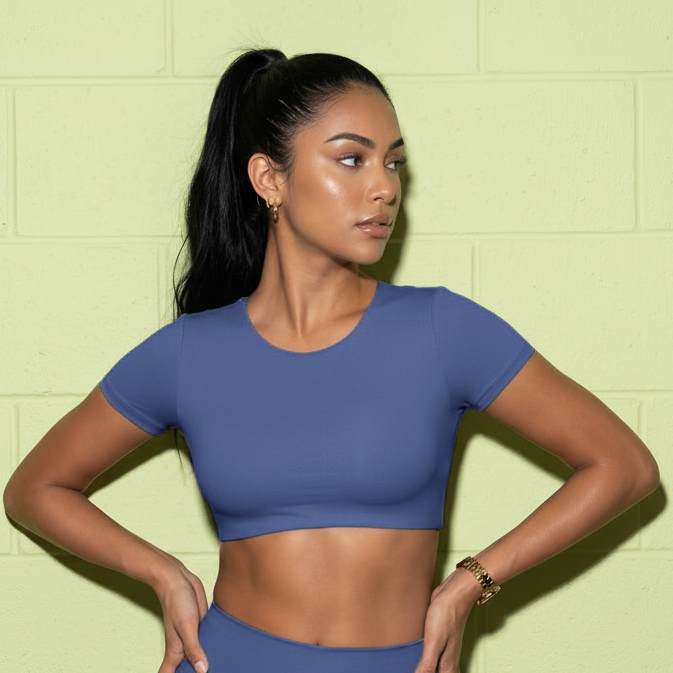 Fitted yoga crop top, blue, short sleeves and crew neck, fitted cropped fit
