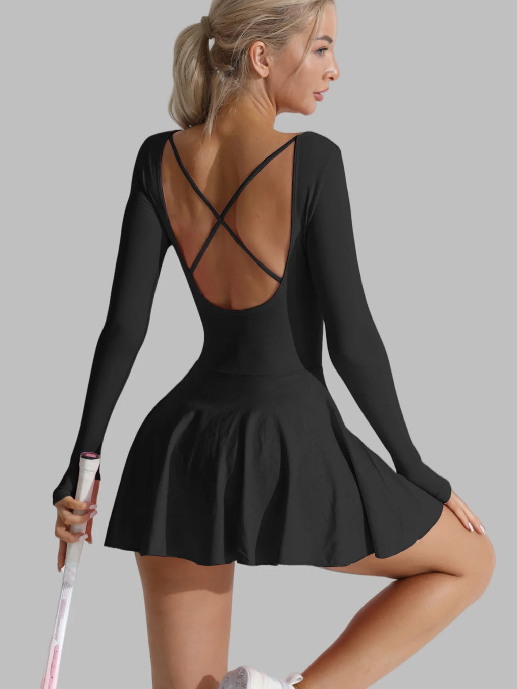 Active-Kleid mit langem Arm, offener X-Back-Rückenpartie und Schwingrock, schwarz