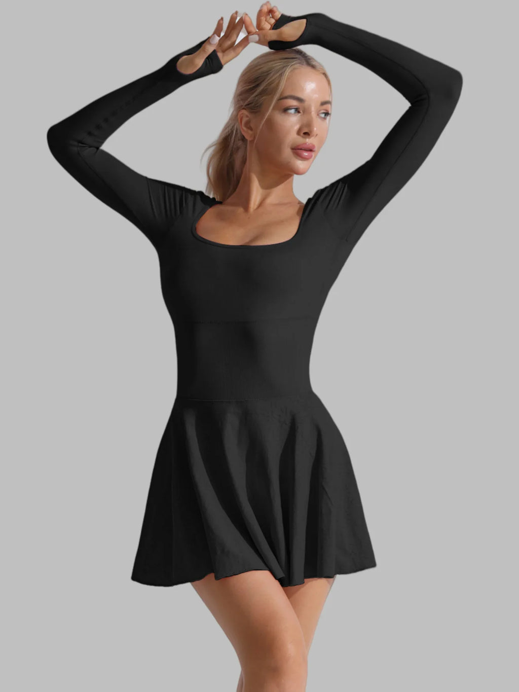Active-Kleid mit langem Arm und Schwingrock, offener Ausschnitt hinten, schwarz