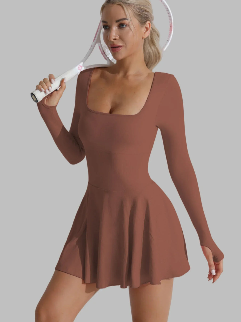 Active-Kleid mit langem Arm und Schwingrock, tiefes Vorderteil, braun