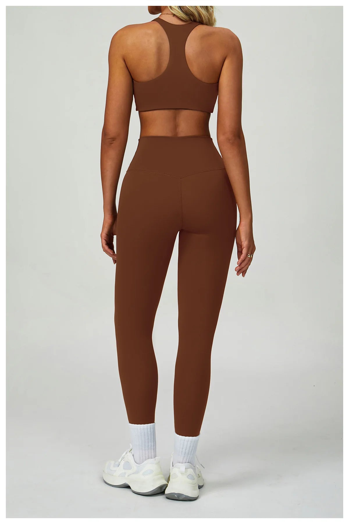 Brown Sport-BH und Leggings, Rückseite mit Racerback und hoher Taille