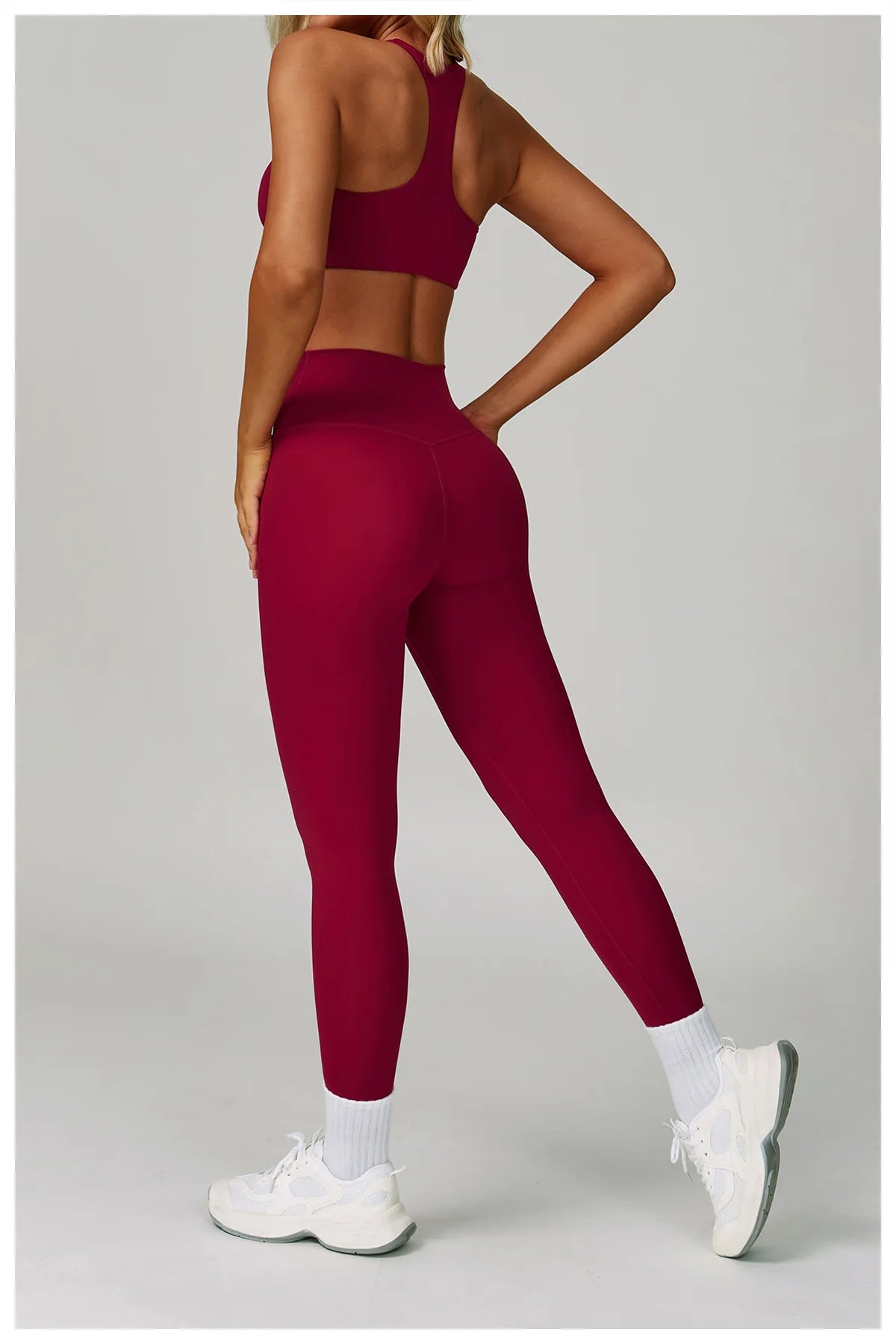 Rose Red Leggings und Sport-BH, seitliche Ansicht, glatte High-Waist-Passform