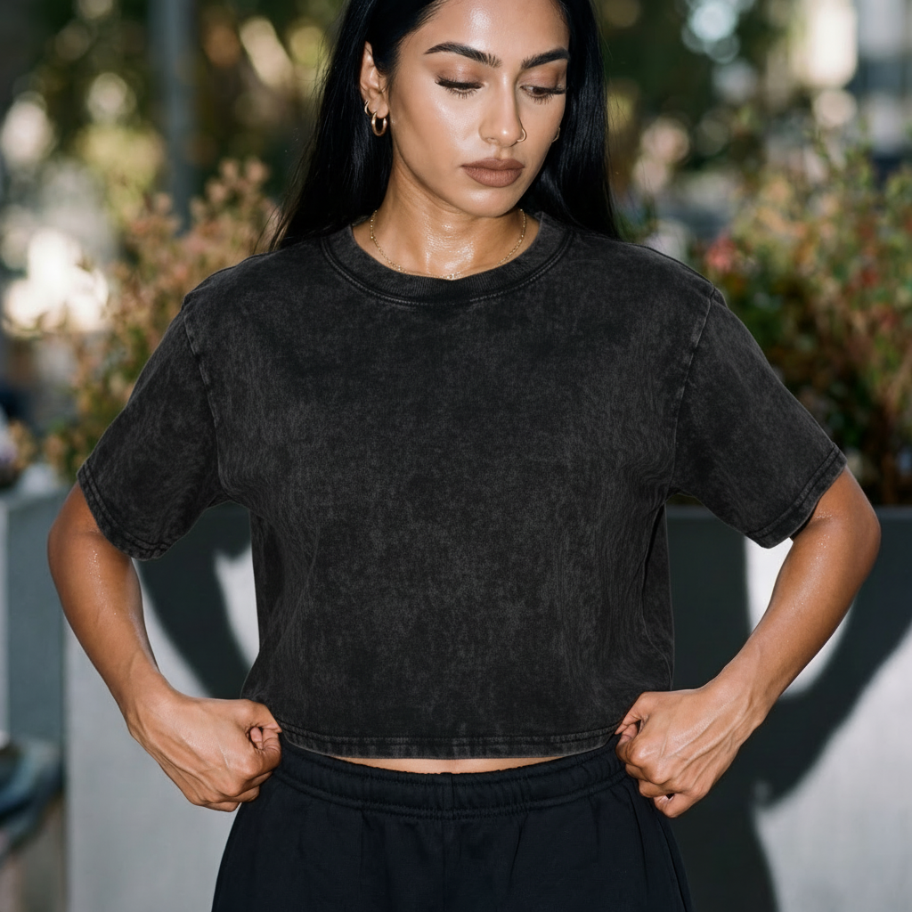 Black acid-wash crop boxy T-shirt, crew neck and short sleeves