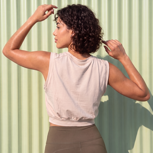 White sleeveless crop t-shirt with round neck and gathered waist seam