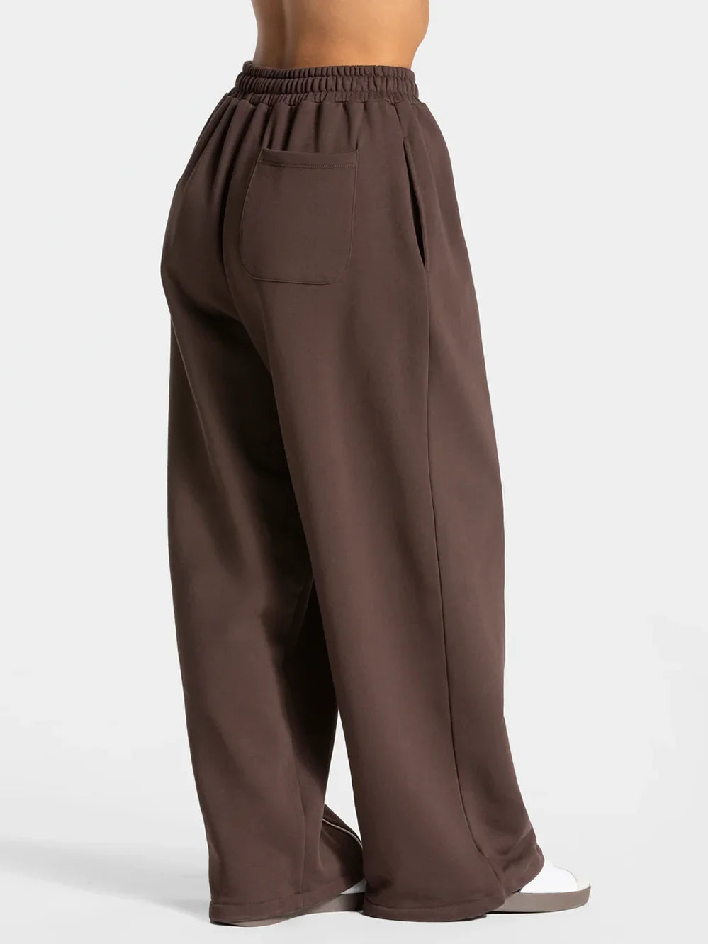 Baggy active joggers in coffee brown with elastic waistband and side seams