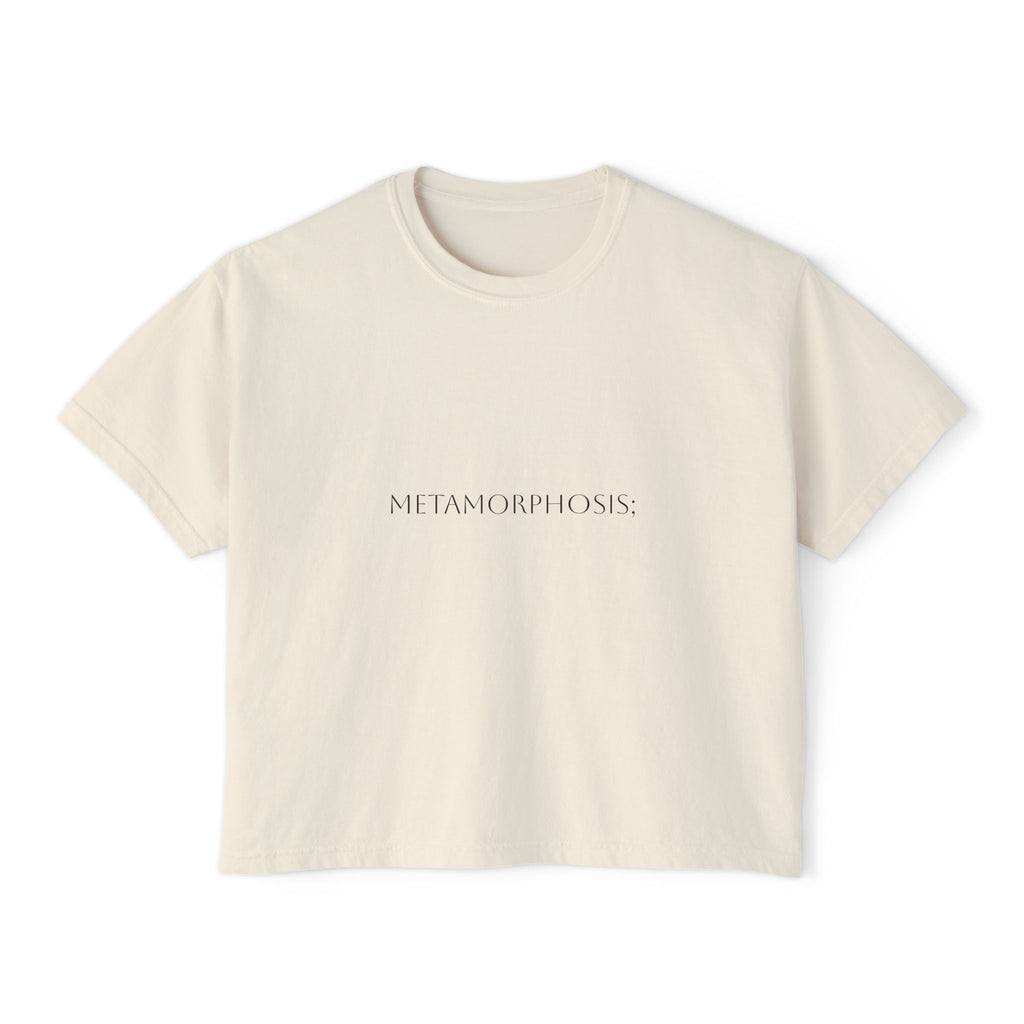 Boxy crop T-shirt in white with front «METAMORPHOSIS;» print