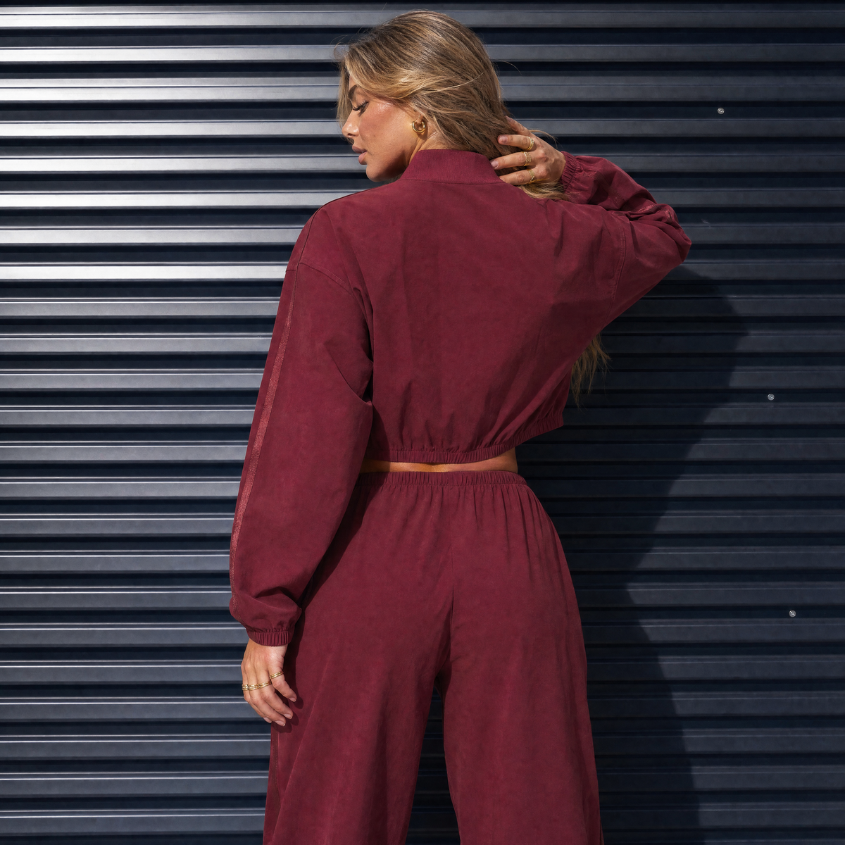 maroon zipper crop top fitness jacket back