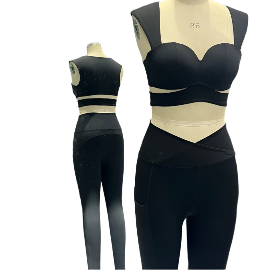 Xooie Fit matching yoga set for women with a stylish cropped top and high-waisted leggings