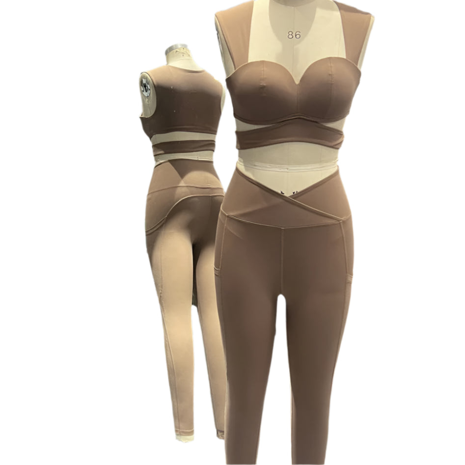 Xooie Fit matching yoga set for women in a stylish two-piece design featuring a cropped top and fitted leggings