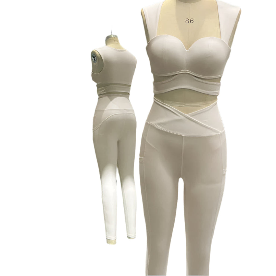 Xooie Fit matching yoga set for women featuring a supportive crop top and high-waisted leggings