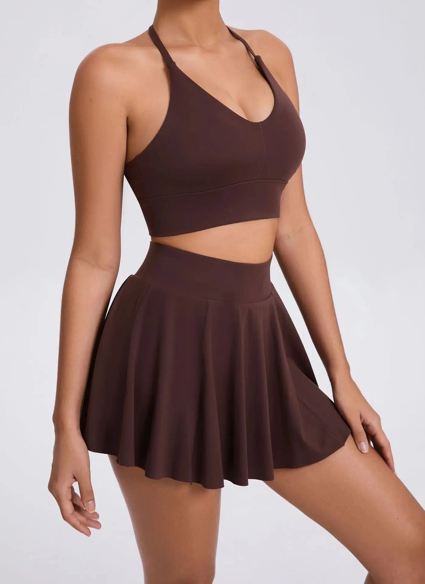 Xooie Fit sport bra and skort with pockets in brown for active women