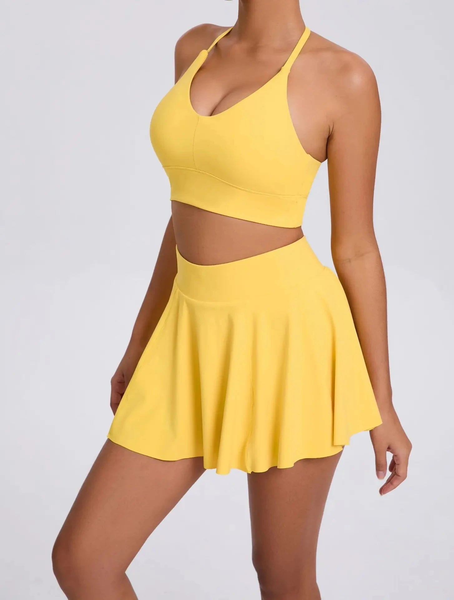 Xooie Fit sport bra and skort with pockets in vibrant yellow for activewear enthusiasts