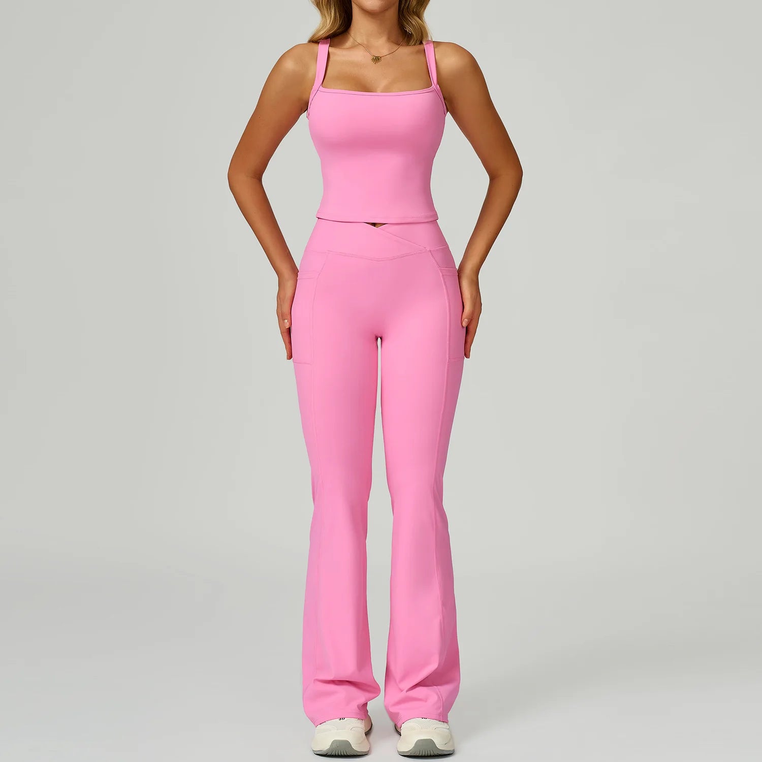 Pink Tanktop und Schlaghose mit Taschen im Frontblick, Matching Active Set