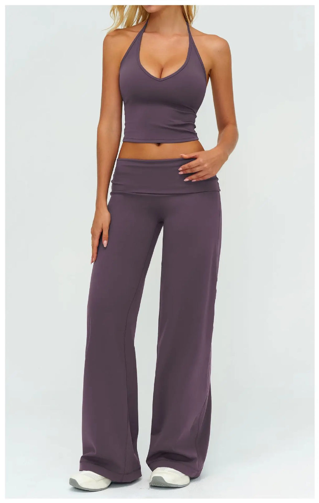Lila strap tank top met diepe V en wijde uitlopende broek met hoge taille