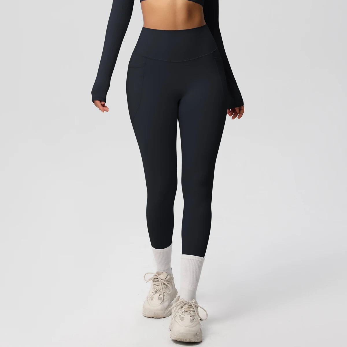 Xooie Fit high intensity pocket leggings in black, designed for comfort during workouts