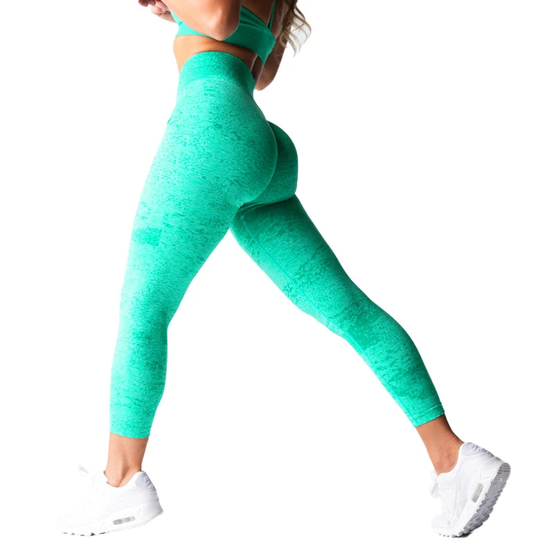 Xooie Fit high waisted seamless leggings in vibrant teal with a form-fitting design for workouts
