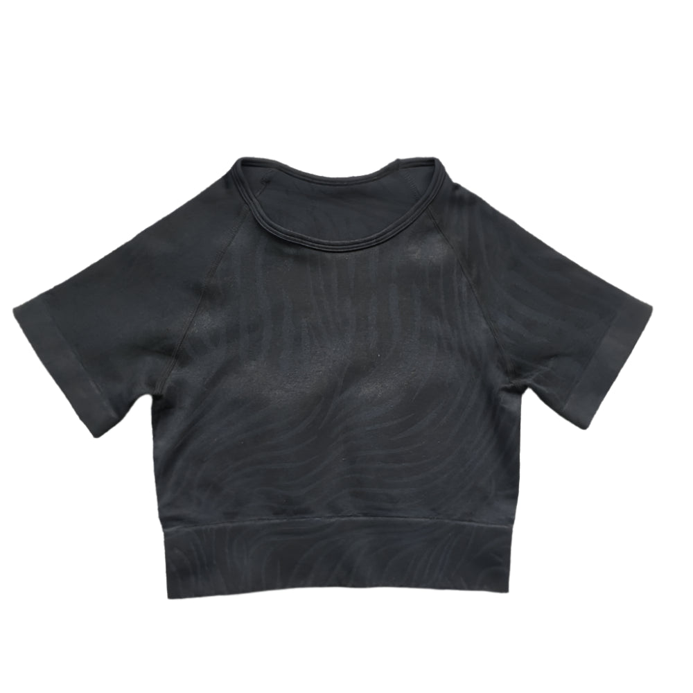 Xooie Fit Women's Fitted Crop Top Leggings in Black with Soft Fabric and Modern Design