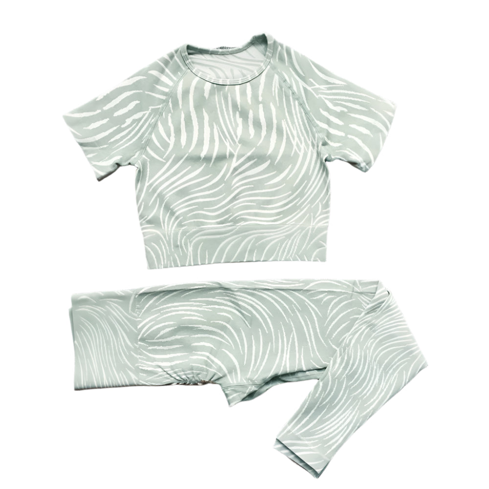 Xooie Fit women's fitted crop top leggings set in light green with a stylish abstract pattern