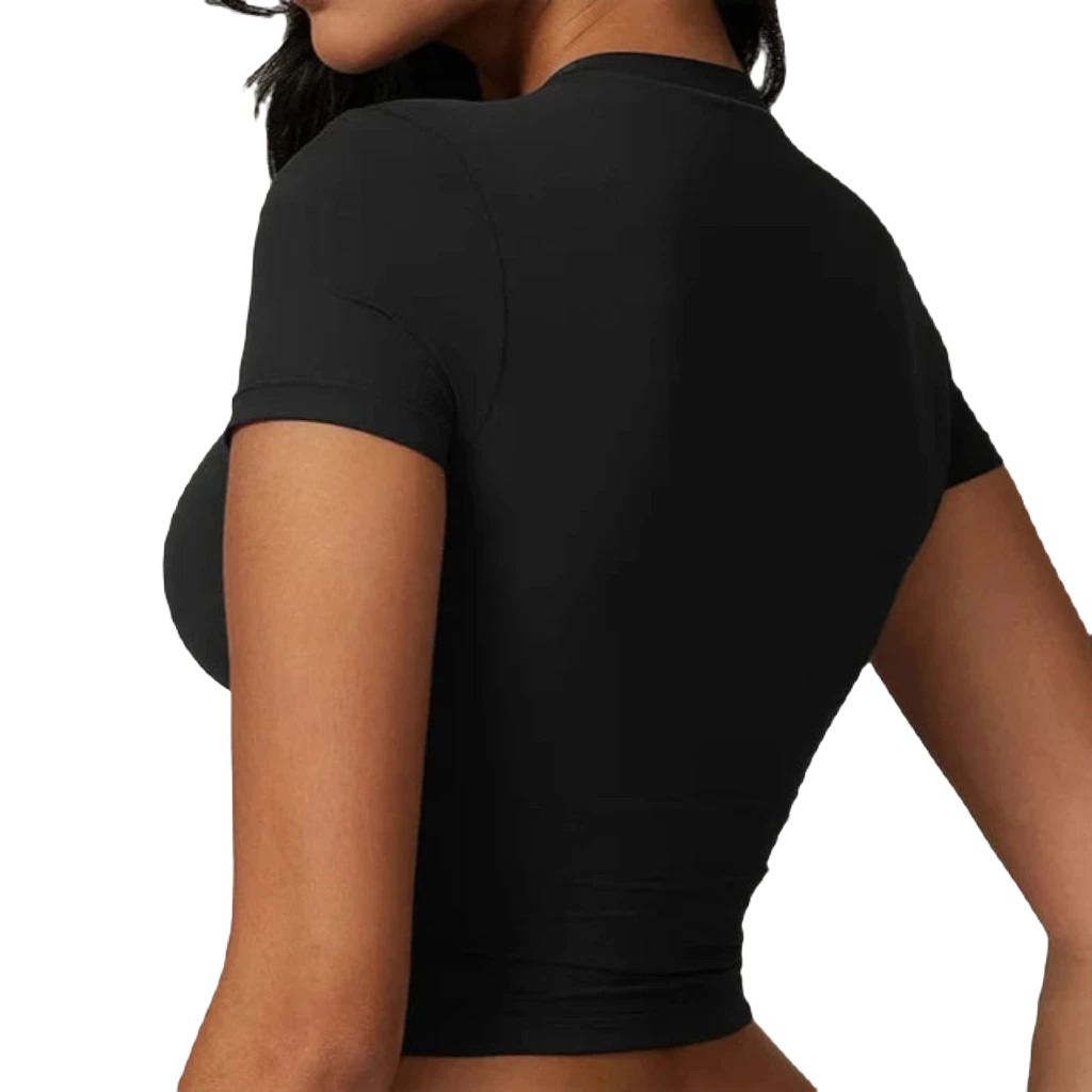 Xooie Fit women's fitted workout top in black with a stylish and comfortable design