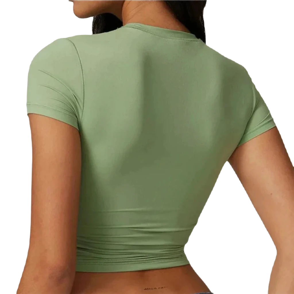 Xooie Fit women's fitted workout top in green with a stylish cropped design for activewear
