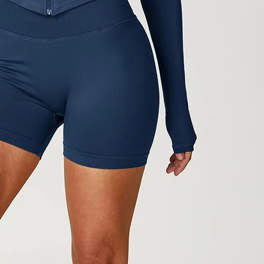 Fitted active shorts in sea blue with high waist and stretch fabric