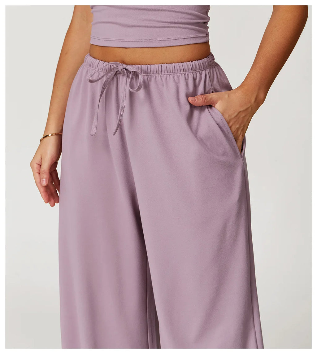 Xooie Fit women's baggy workout pants in soft lavender with side pockets and an elastic waistband