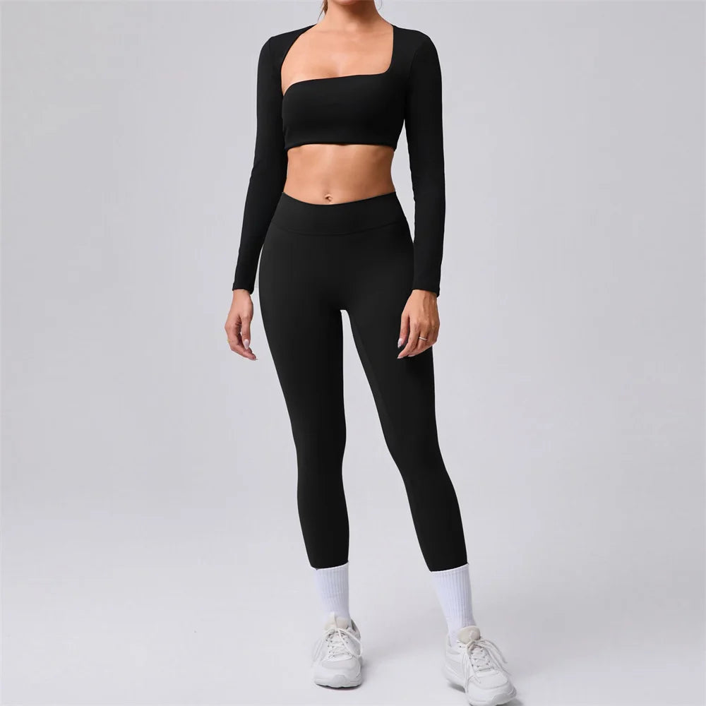 Xooie Fit women's fitness clothing set in sleek black with long sleeves and leggings