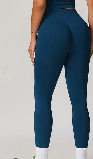 Xooie Fit women's fitness matching set featuring a crop top and high-waisted leggings in navy blue