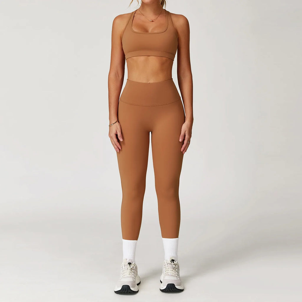 Xooie Fit women's fitness matching set in brown with high-waisted leggings and a sports bra