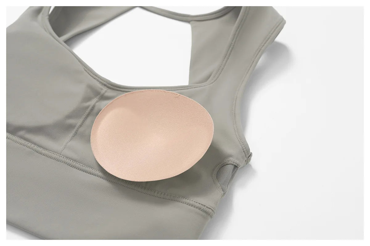 Women's fitness two-piece set in soft grey fabric, ideal for workouts and casual wear inside bra 2