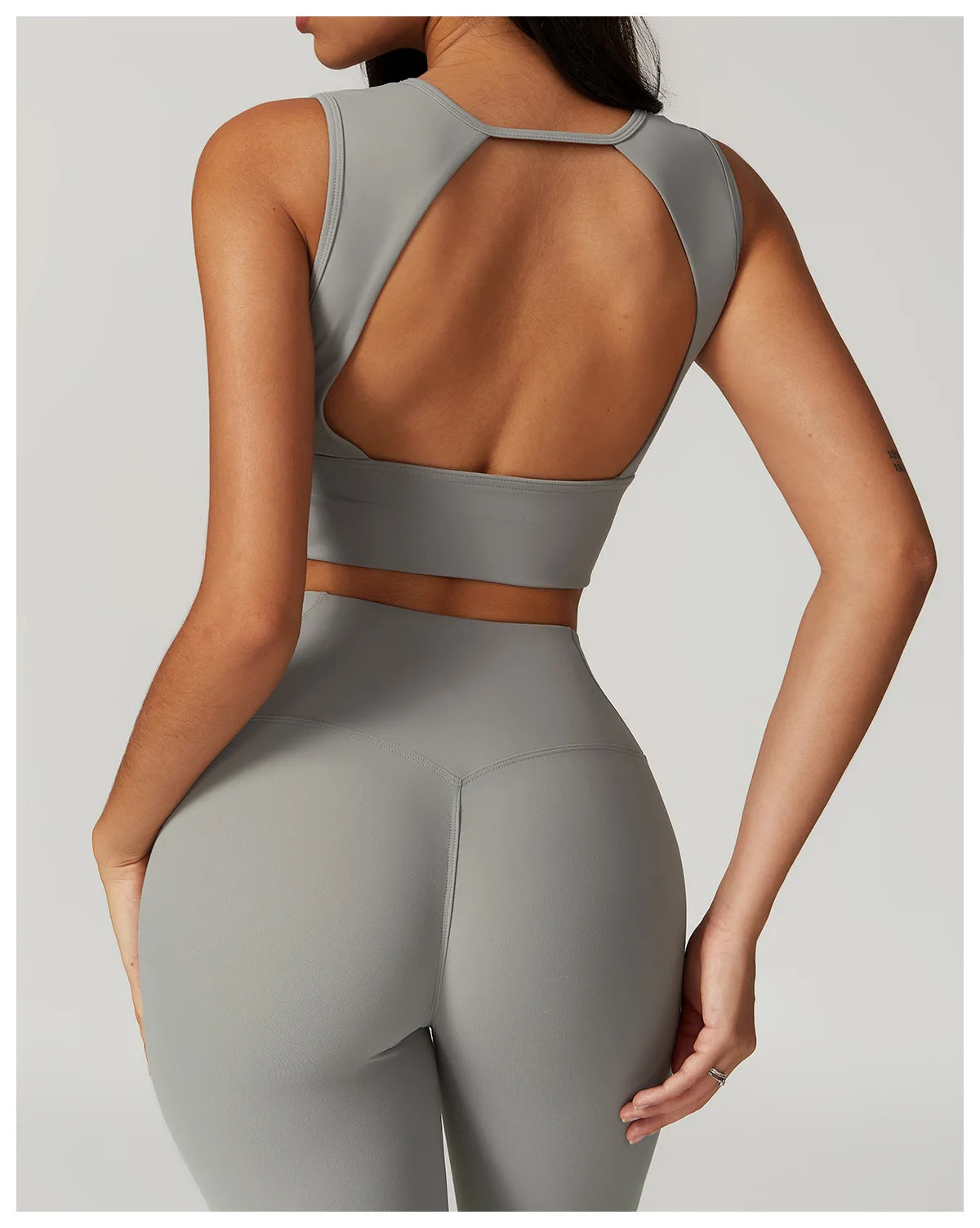 Xooie Fit women's fitness two-piece set in gray with open back design for stylish workouts