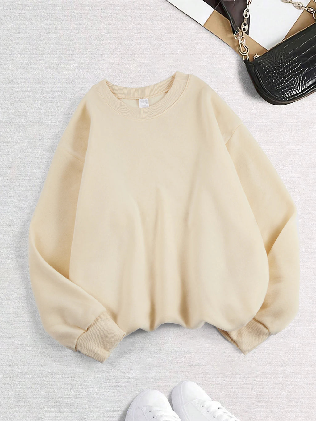 Xooie Fit women's oversized sweatshirt in soft beige with a relaxed fit for everyday comfort