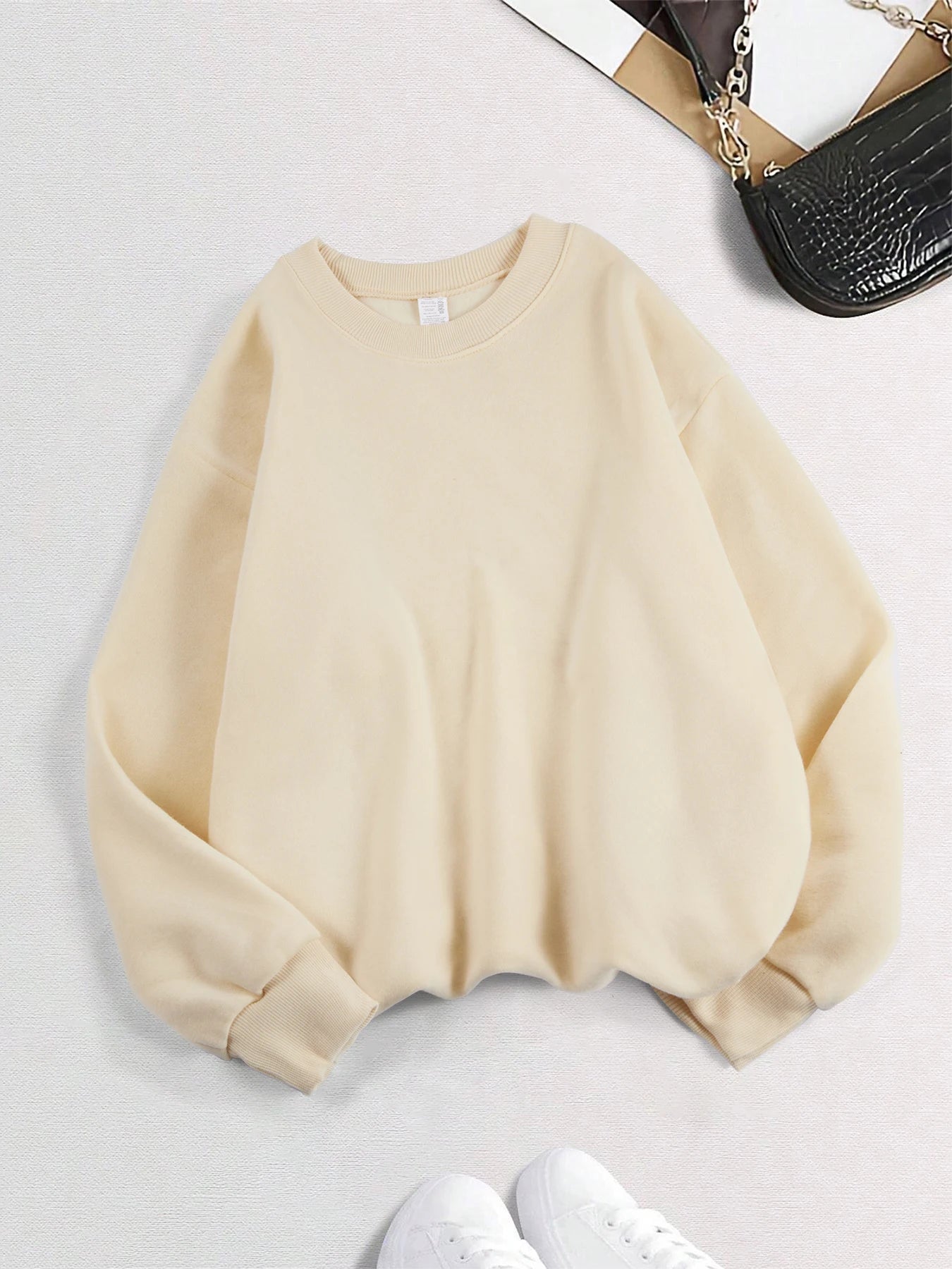 Xooie Fit women's oversized sweatshirt in soft beige with a relaxed fit for everyday comfort