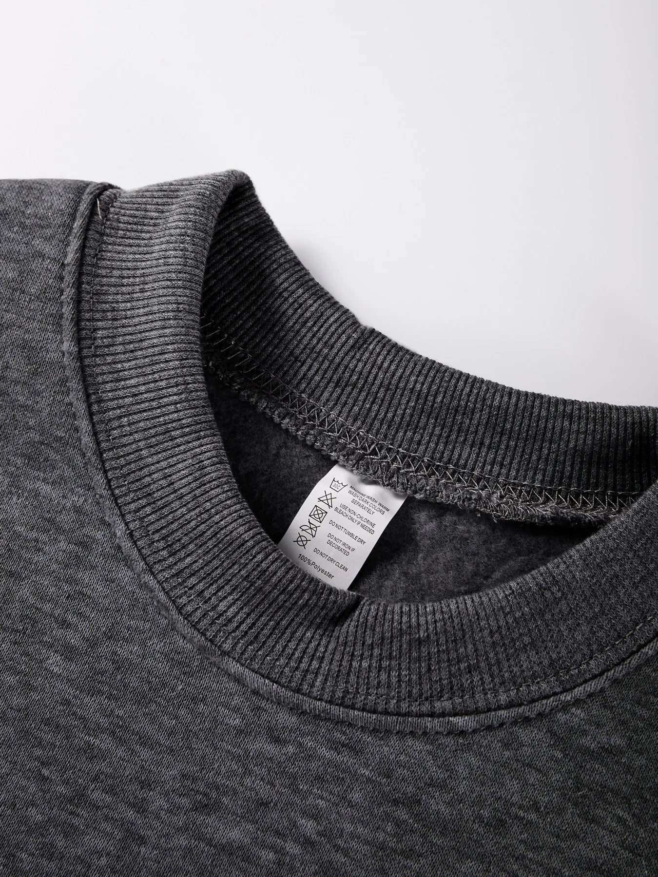 Xooie Fit women's oversized sweatshirt in dark gray with soft fabric and ribbed neckline