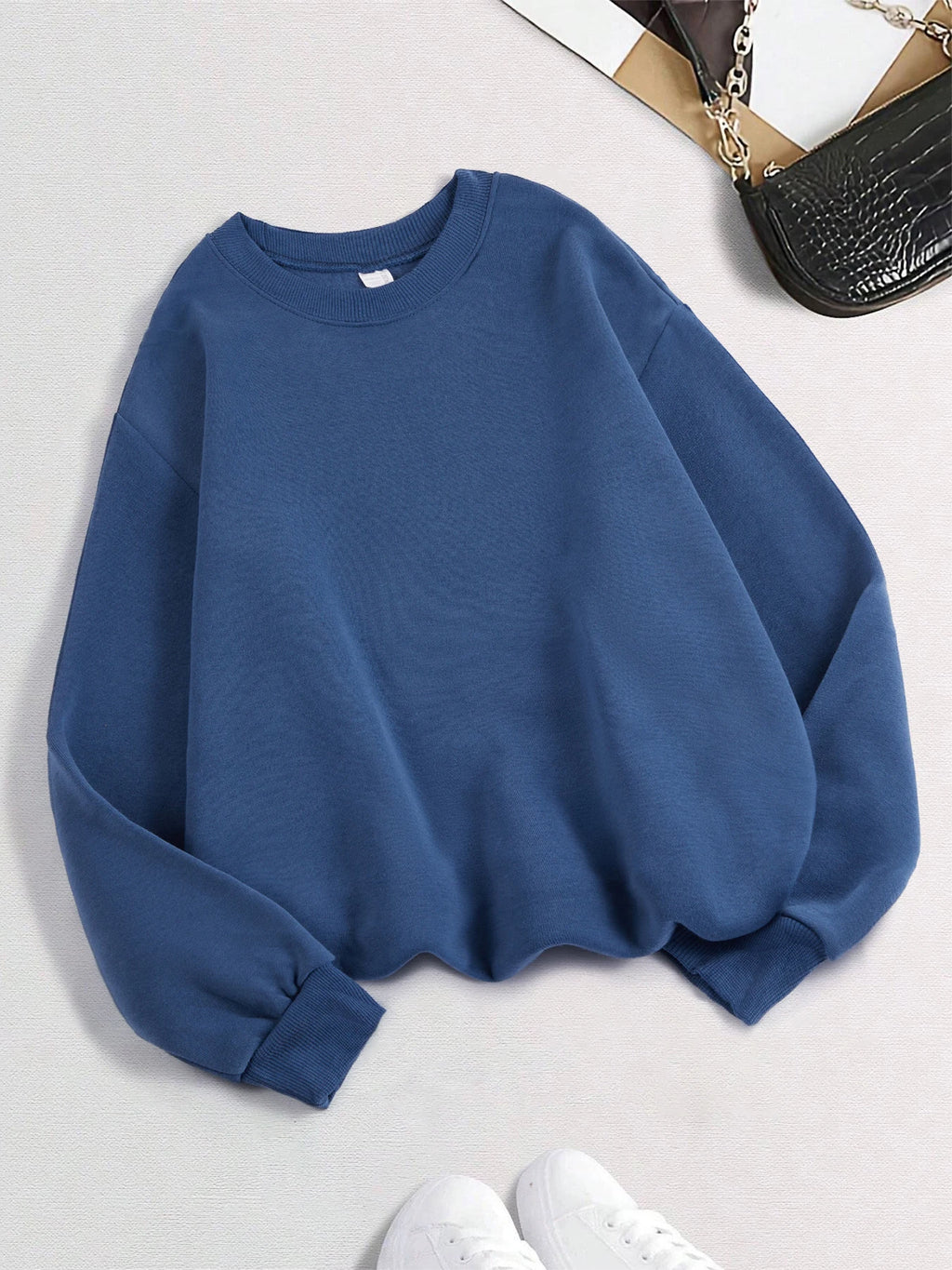 Xooie Fit women's oversized sweatshirt in blue with a cozy and relaxed fit