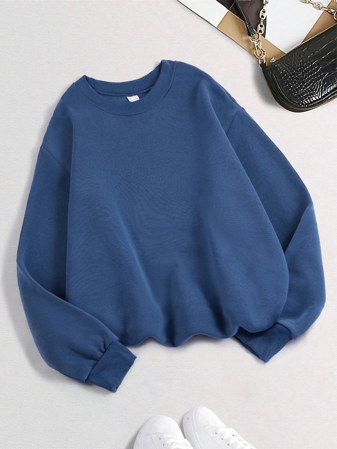 Xooie Fit women's oversized sweatshirt in blue with a cozy and relaxed fit