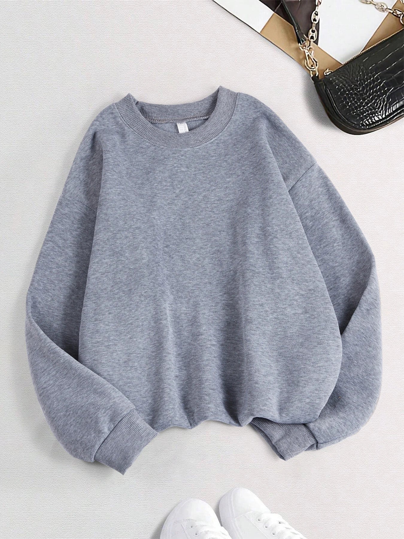 Xooie Fit women's oversized sweatshirt in gray with a relaxed fit and soft fabric for casual wear