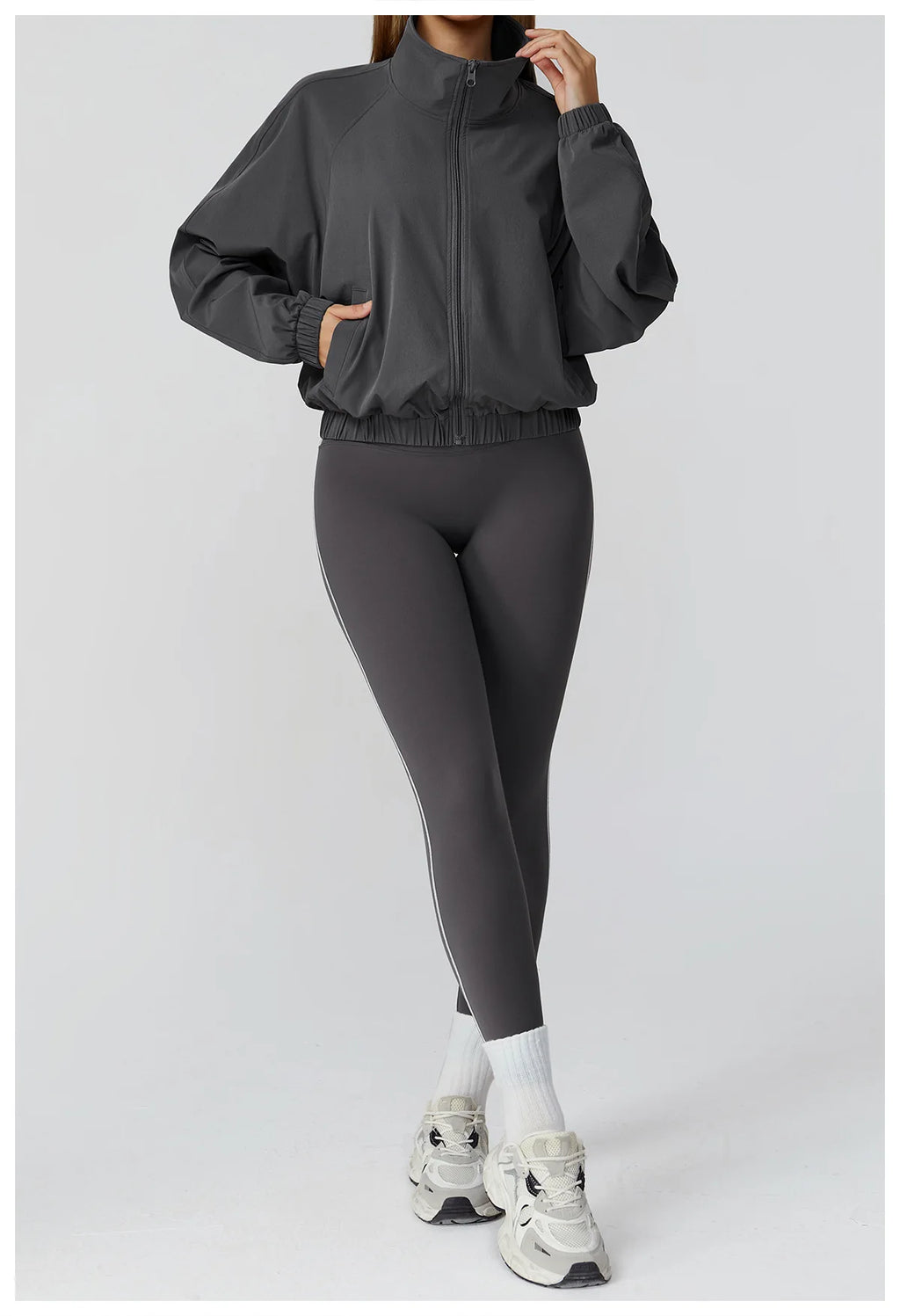Xooie Fit women's windproof fitness jacket in gray with elastic cuffs and sporty design