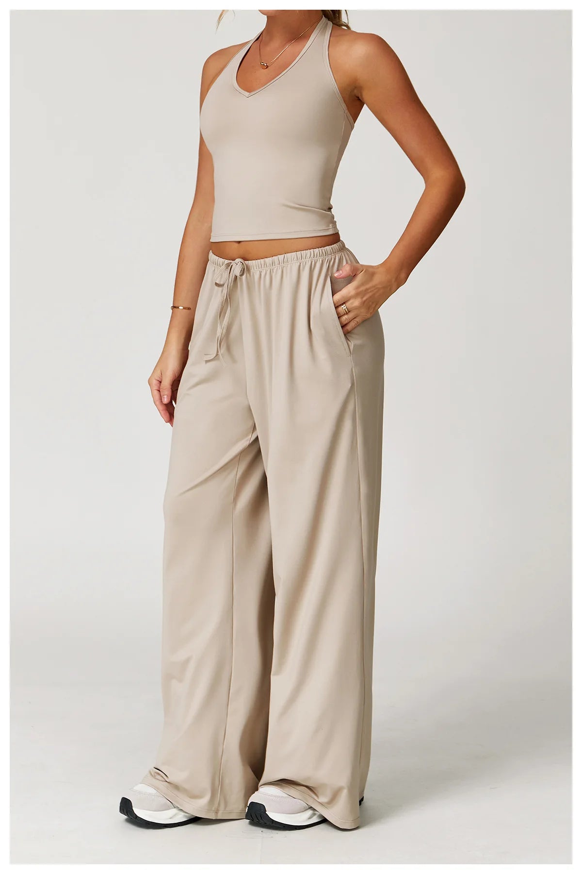 Xooie Fit tank top and baggy pants workout outfit in beige for comfortable exercise wear