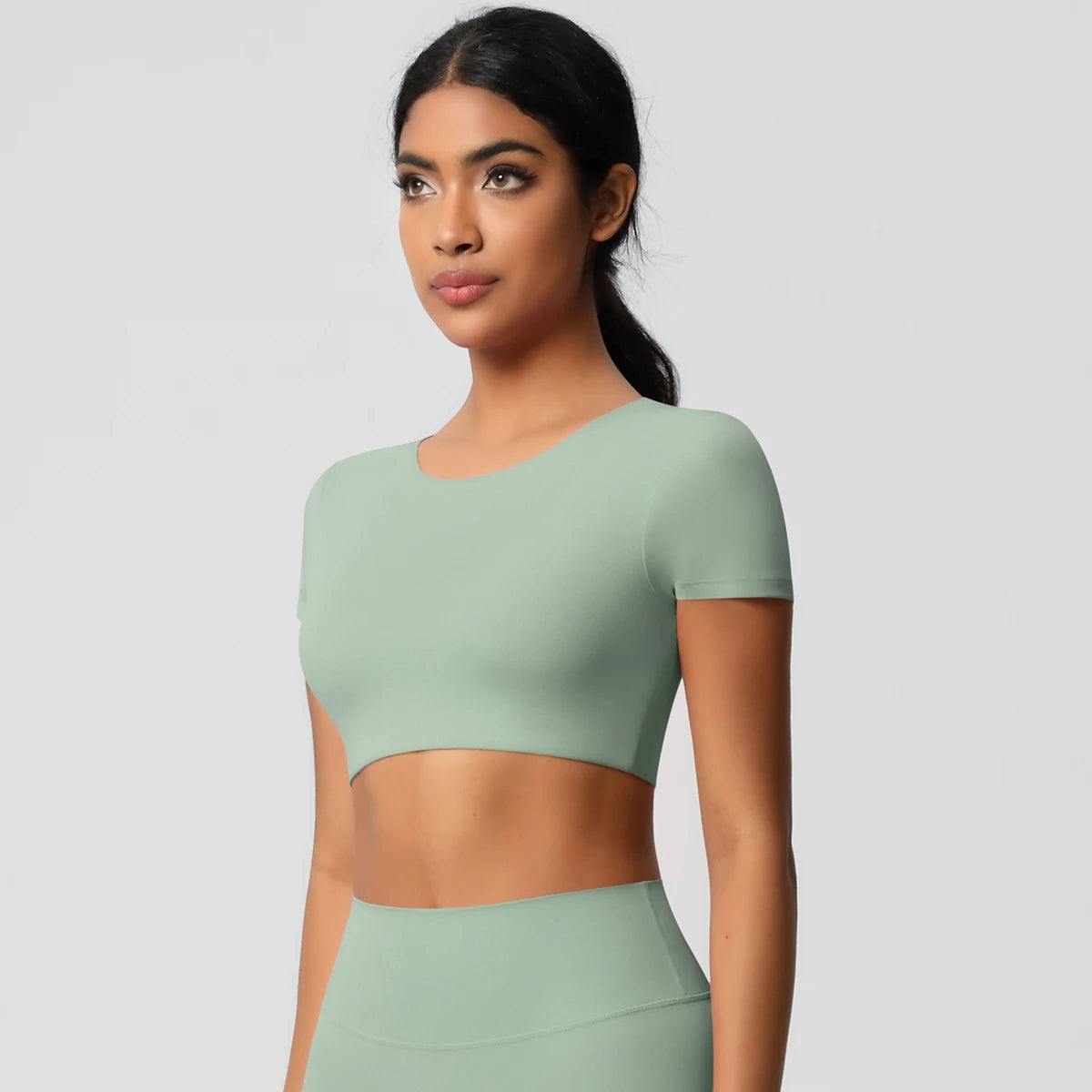 Xooie Fit Yoga Crop Top T-Shirt in Soft Green, Perfect for Comfort During Workouts
