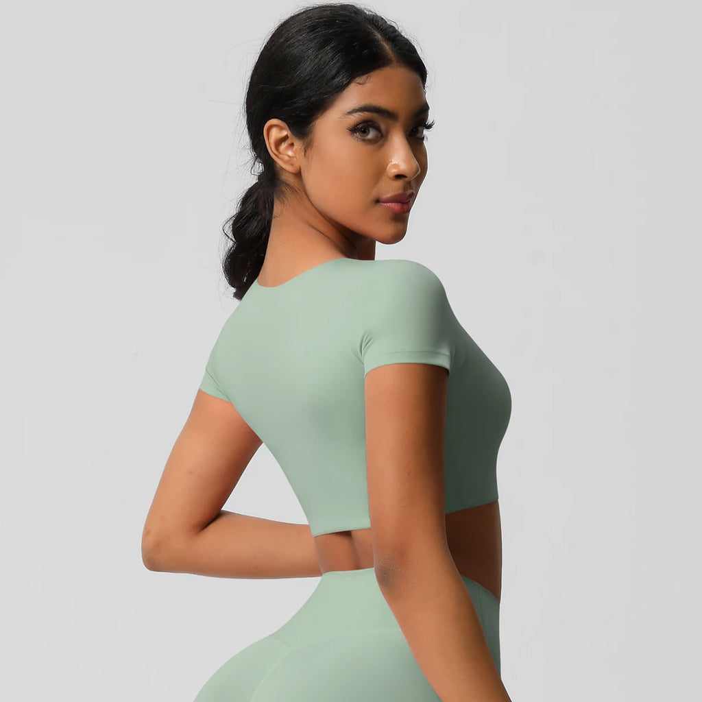 Xooie Fit yoga crop top t-shirt in light green with a stylish cut for comfortable movement